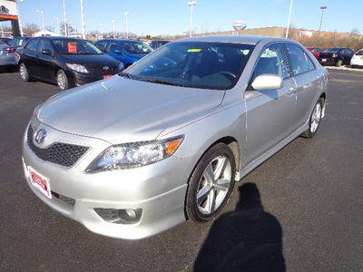 toyota camry 2010 silver sedan se gasoline 4 cylinders front wheel drive automatic 45342