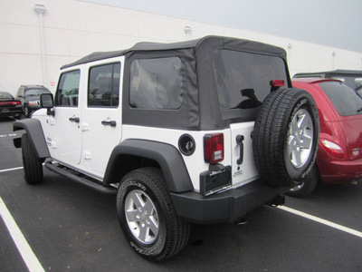 jeep wrangler unlimited 2012 white suv sport gasoline 6 cylinders 4 wheel drive manual 33157