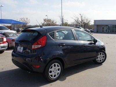 ford fiesta 2013 gray hatchback se gasoline 4 cylinders front wheel drive automatic 76205