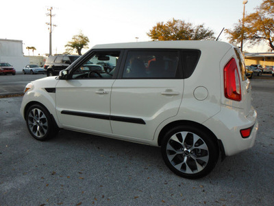 kia soul 2013 beige ! w sunroof w navigation gasoline 4 cylinders front wheel drive automatic 32901
