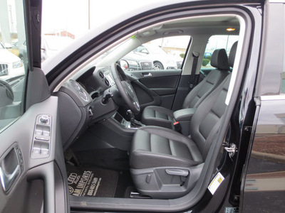 volkswagen tiguan 2013 black suv se 4motion gasoline 4 cylinders all whee drive 6 speed automatic 46410