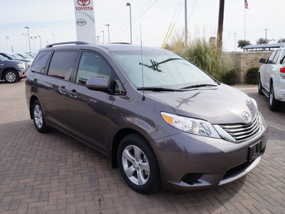 toyota sienna 2013 gray van le 8 passenger gasoline 6 cylinders front wheel drive automatic 76087