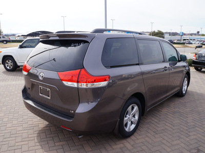 toyota sienna 2013 gray van le 8 passenger gasoline 6 cylinders front wheel drive automatic 76087