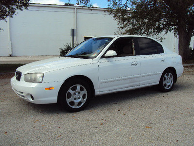 hyundai elantra 2002 white sedan gls gasoline 4 cylinders front wheel drive automatic 32901
