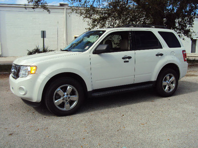 ford escape 2010 white suv xlt w sunroof flex fuel 6 cylinders front wheel drive automatic 32901