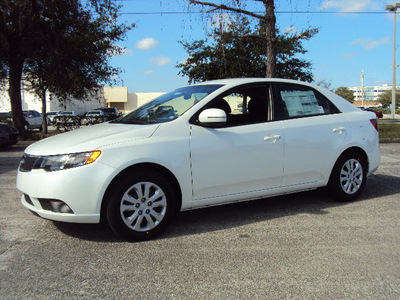 kia forte 2013 white sedan ex gasoline 4 cylinders front wheel drive automatic 32901