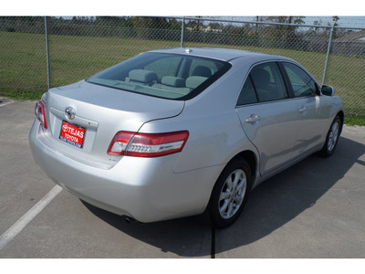 toyota camry 2011 silver sedan se gasoline 4 cylinders front wheel drive automatic 77338