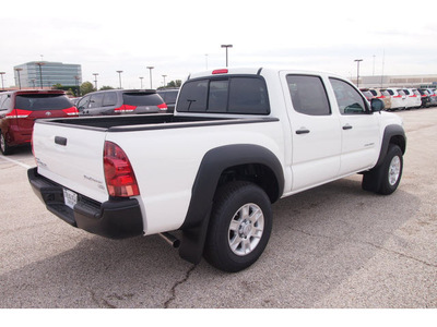toyota tacoma 2013 white prerunner v6 gasoline 6 cylinders 2 wheel drive automatic 77074