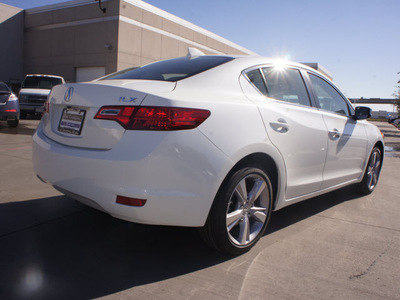 acura ilx 2013 white sedan gasoline 4 cylinders front wheel drive automatic 76137