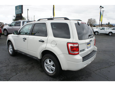 ford escape 2012 white suv xlt flex fuel 6 cylinders all whee drive automatic 98632