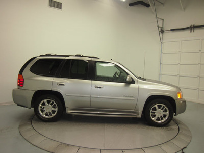 gmc envoy 2006 silver suv denali gasoline 8 cylinders rear wheel drive automatic 76137