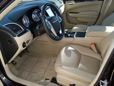 chrysler 300 2012 luxury brown sedan limited gasoline 6 cylinders rear wheel drive automatic 80905