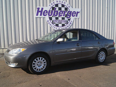 toyota camry 2006 phantom gray sedan xle gasoline 4 cylinders front wheel drive automatic 80905