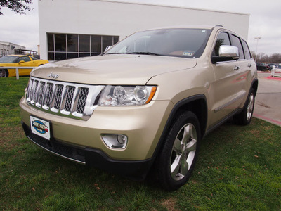 jeep grand cherokee 2012 gold suv overland summit gasoline 8 cylinders 4 wheel drive automatic 75067
