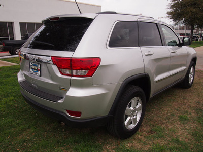 jeep grand cherokee 2012 silver suv laredo gasoline 6 cylinders 2 wheel drive automatic 75067