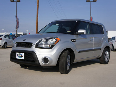 kia soul 2013 bright silver gasoline 4 cylinders front wheel drive automatic 76205