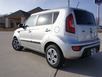 kia soul 2013 bright silver gasoline 4 cylinders front wheel drive automatic 76205