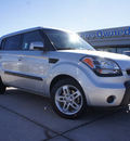 kia soul 2011 silver soul gasoline 4 cylinders front wheel drive automatic 76205