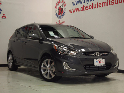 hyundai accent 2013 dk  gray hatchback se gasoline 4 cylinders front wheel drive automatic 75150