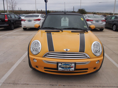 mini cooper 2008 yellow gasoline 4 cylinders front wheel drive manual 75070