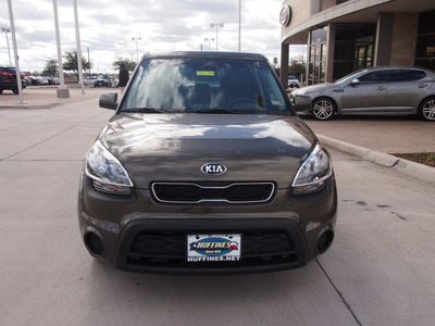 kia soul 2013 green wagon 5dr wgn base at gasoline 4 cylinders front wheel drive automatic 75070