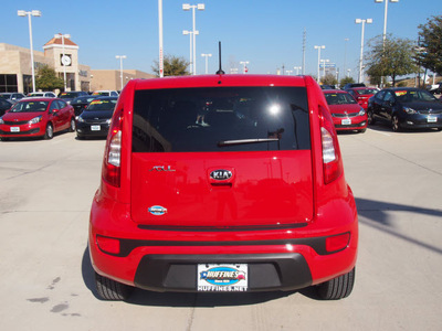 kia soul 2013 red wagon wgn gasoline 4 cylinders front wheel drive automatic 75070