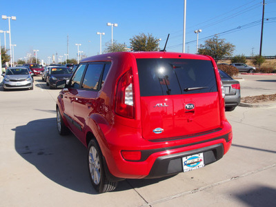 kia soul 2013 red wagon wgn gasoline 4 cylinders front wheel drive automatic 75070