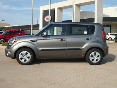 kia soul 2013 silver gasoline 4 cylinders front wheel drive automatic 75150