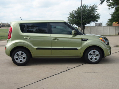 kia soul 2013 green gasoline 4 cylinders front wheel drive automatic 75150