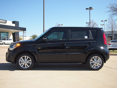 kia soul 2013 black soul gasoline 4 cylinders front wheel drive automatic 75150