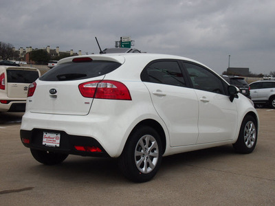 kia rio5 2013 white hatchback lx gasoline 4 cylinders front wheel drive automatic 75150