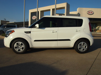 kia soul 2013 white gasoline 4 cylinders front wheel drive automatic 75150