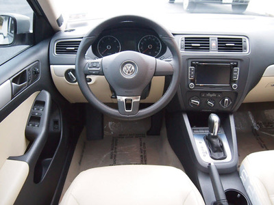 volkswagen jetta 2012 white gold sedan tdi diesel 4 cylinders front wheel drive dual shift gearbox 77802