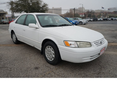 toyota camry 1998 white sedan le gasoline 4 cylinders front wheel drive automatic 78205