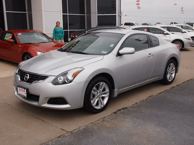 nissan altima 2012 silver coupe 2 5 s gasoline 4 cylinders front wheel drive automatic with overdrive 77802
