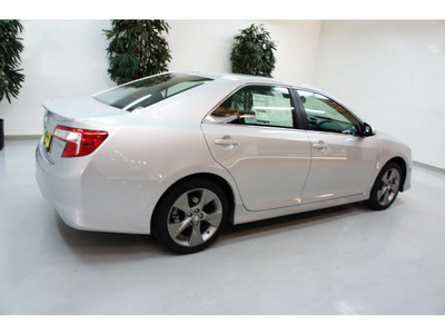 toyota camry 2013 silver sedan se v6 gasoline 6 cylinders front wheel drive automatic 91731