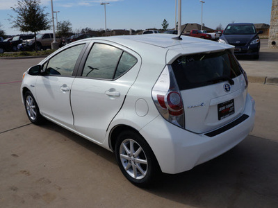 toyota prius c 2012 white hatchback three hybrid 4 cylinders front wheel drive automatic 76049