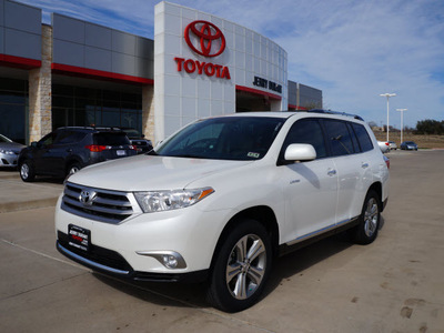 toyota highlander 2013 white suv limited gasoline 6 cylinders front wheel drive automatic 76049