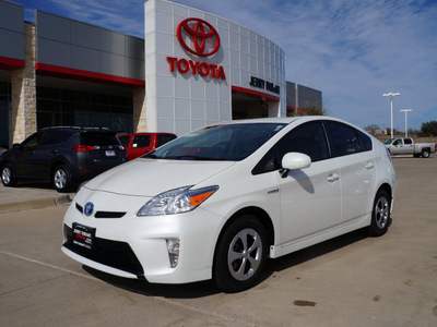 toyota prius 2013 white hatchback three hybrid 4 cylinders front wheel drive automatic 76049