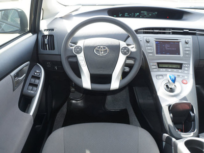 toyota prius 2013 gray hatchback two hybrid 4 cylinders front wheel drive automatic 76049