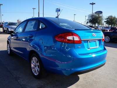 ford fiesta 2013 blue sedan 4dr sdn se gasoline 4 cylinders front wheel drive automatic 75070