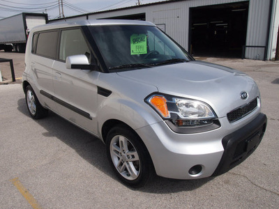 kia soul 2010 silver wagon gasoline 4 cylinders front wheel drive automatic 77539