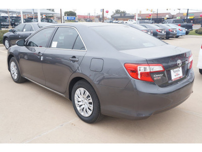 toyota camry 2013 gray sedan le gasoline 4 cylinders front wheel drive automatic 76116