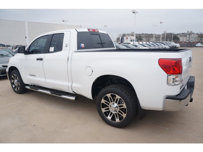 toyota tundra 2013 white grade gasoline 8 cylinders 2 wheel drive automatic 76116