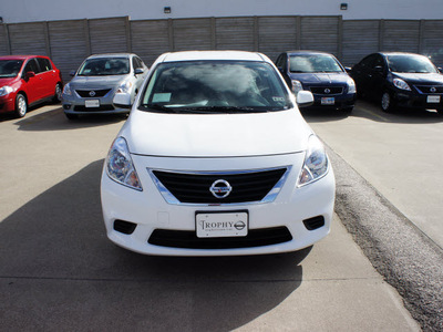 nissan versa 2013 white sedan 1 6 sv gasoline 4 cylinders front wheel drive cont  variable trans  75150