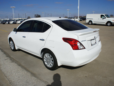 nissan versa 2013 white sedan 1 6 sv gasoline 4 cylinders front wheel drive cont  variable trans  75150