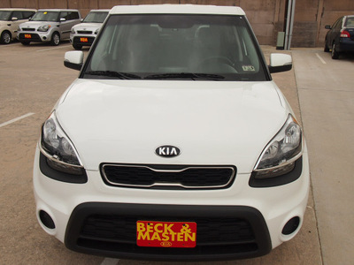 kia soul 2013 clear white wagon remote start gasoline 4 cylinders front wheel drive 6 speed automatic 77375