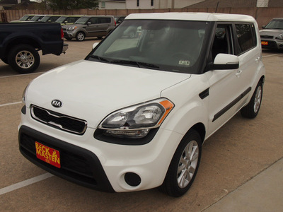 kia soul 2013 clear white wagon remote start gasoline 4 cylinders front wheel drive 6 speed automatic 77375