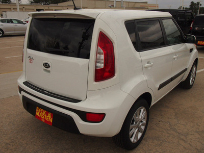 kia soul 2013 clear white wagon remote start gasoline 4 cylinders front wheel drive 6 speed automatic 77375