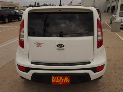 kia soul 2013 clear white wagon remote start gasoline 4 cylinders front wheel drive 6 speed automatic 77375